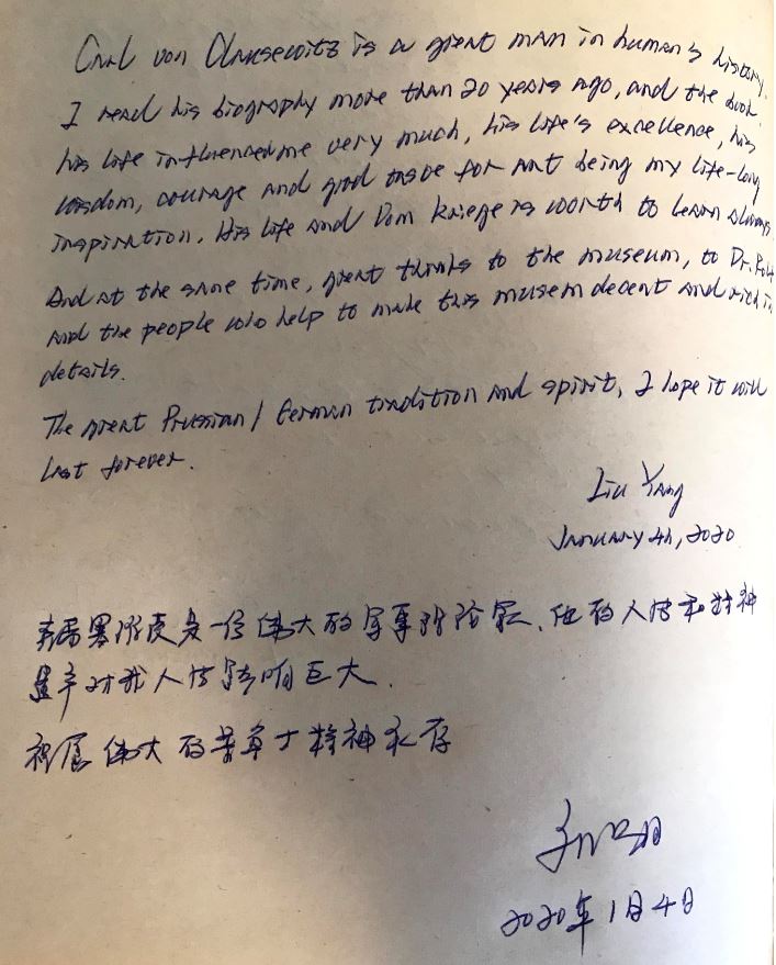 04. Januar 2020, Eintrag von Herrn Liu Yang in das Gästebuch der Erinnerungsstätte